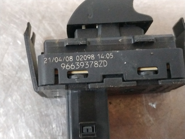 Unidade de botões traseira de controlo de elevador de vidro 96639378ZD PEUGEOT