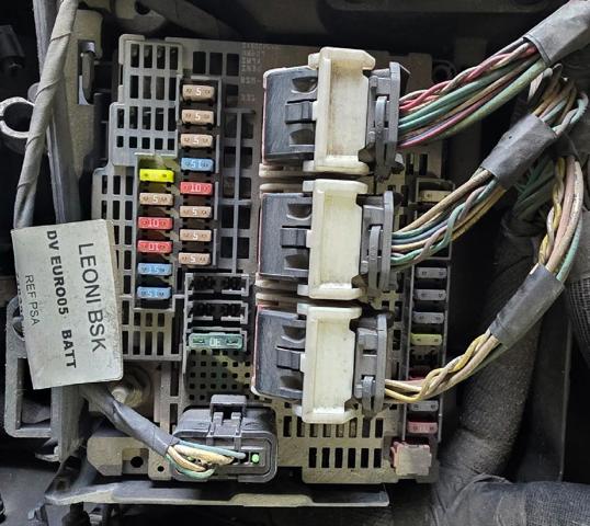 Unidade de dispositivos de segurança 9665878080 PEUGEOT