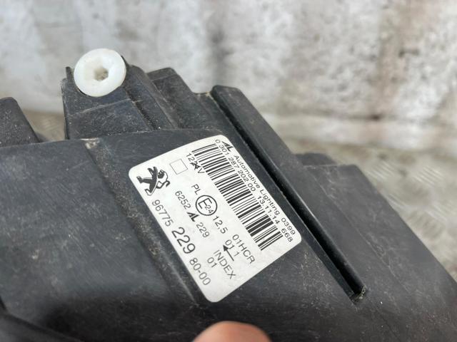Luz direita 9677522980 PEUGEOT