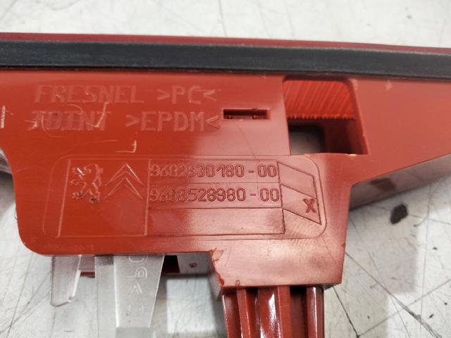 Sinal de parada traseiro adicional Citroen Berlingo K9