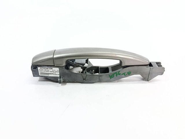 Suporte de maçaneta externa da porta de portas direitas 9684559980 PEUGEOT