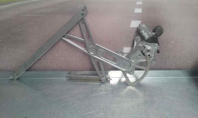 Motor de acionamento de vidro da porta dianteira direita 973582101 TOYOTA