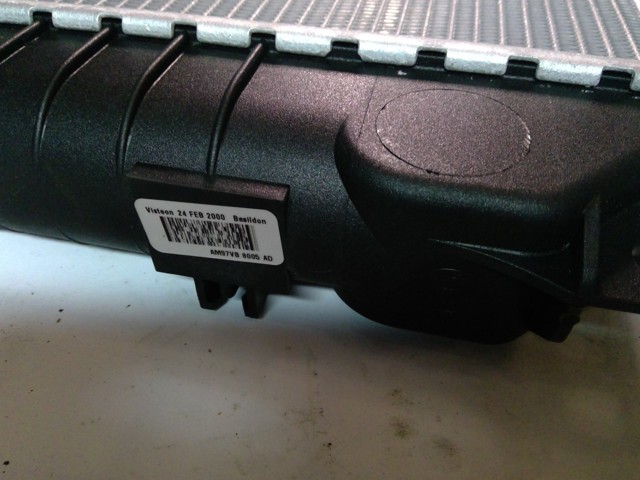 Radiador de esfriamento de motor 97VB8005AD FORD