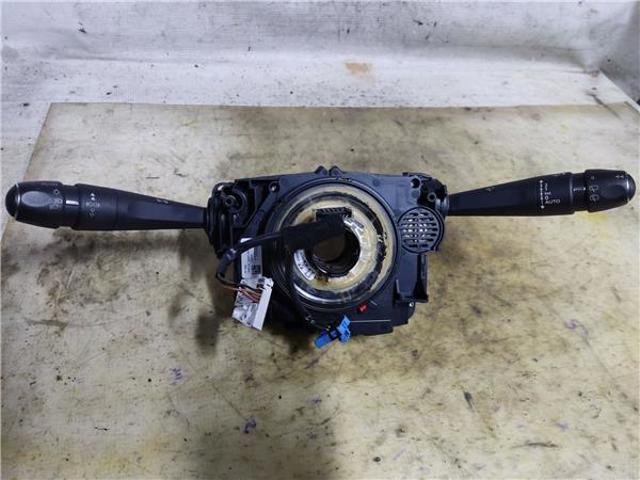 Comutador instalado na coluna da direção, montado 98000223ZD PEUGEOT