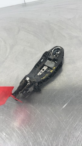 Suporte de maçaneta externa da porta traseira esquerda 9802977380 PEUGEOT