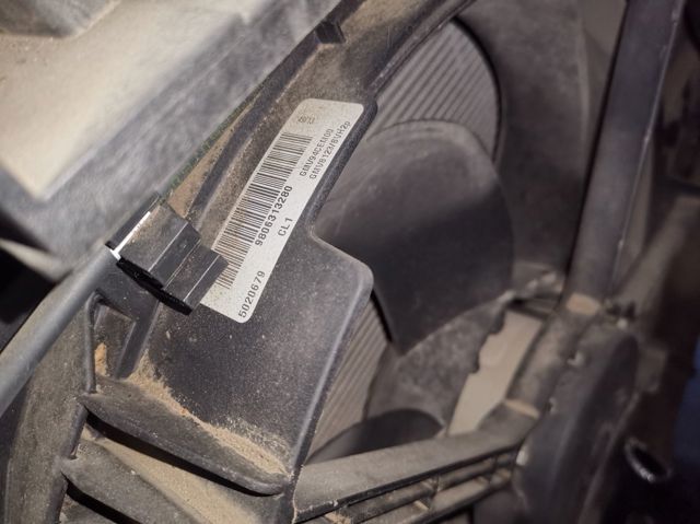 Difusor do radiador de esfriamento, montado com motor e roda de aletas 9806313280 PEUGEOT