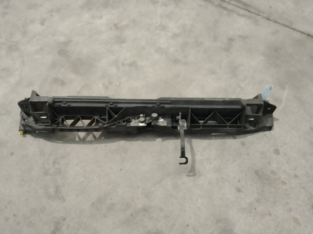 Suporte superior do radiador (painel de montagem de fixação das luzes) 9807148180 PEUGEOT