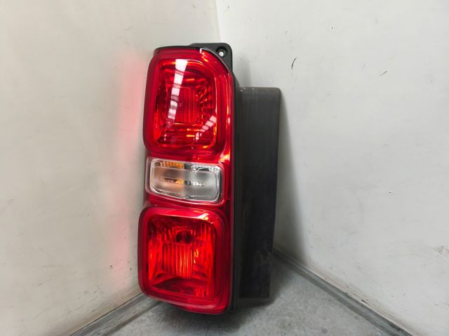 Lanterna traseira esquerda 9808243180 PEUGEOT