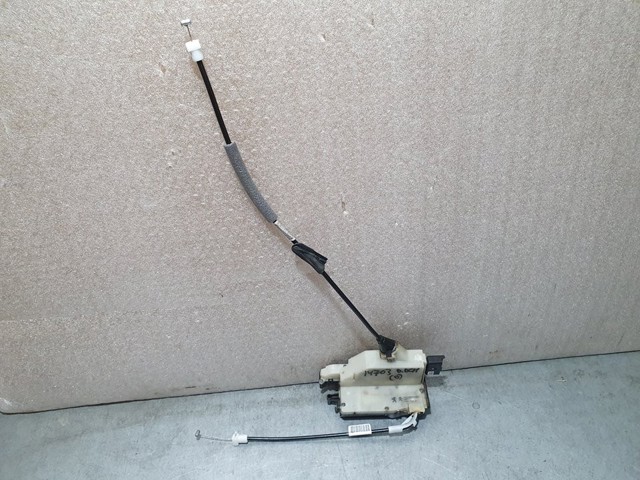 Fecho da porta dianteira direita 9812500780 PEUGEOT