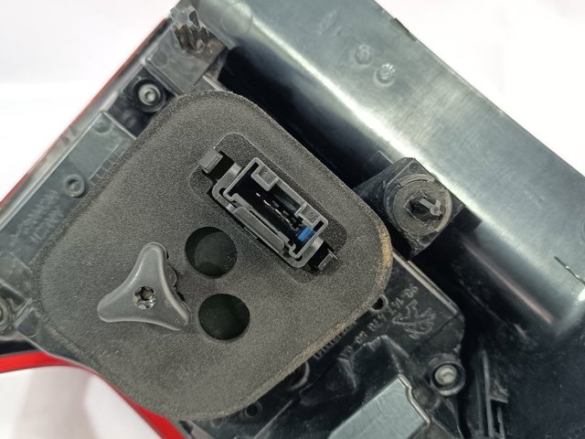 Lanterna traseira esquerda externa 9814747880 PEUGEOT