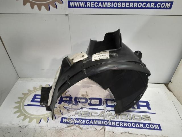 Guarda-barras direito do pára-lama dianteiro 9819974080 PEUGEOT