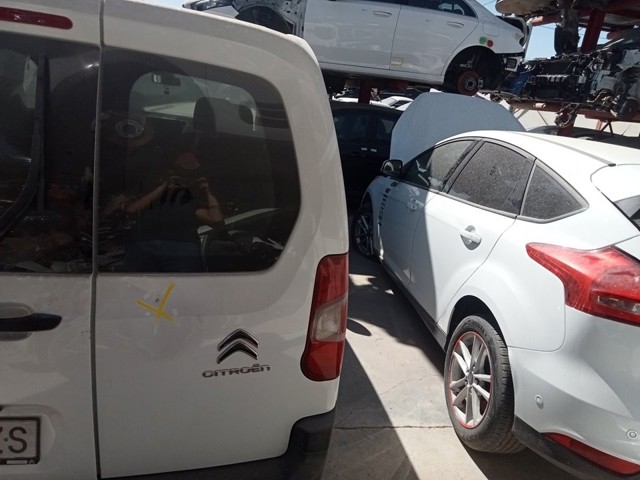 Porta batente traseira direita de furgão 9820436680 PEUGEOT