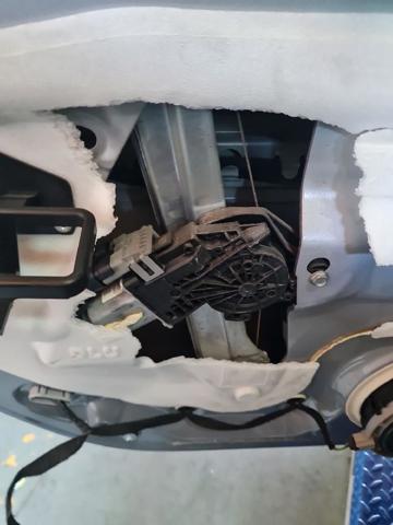 Mecanismo de acionamento de vidro da porta traseira esquerda 9820885280 PEUGEOT