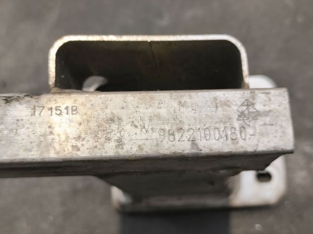 Reforçador do pára-choque dianteiro 9822100180 PEUGEOT