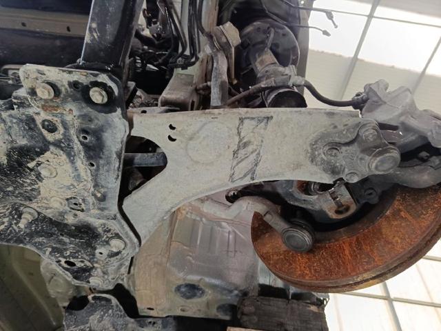 Braço oscilante inferior esquerdo de suspensão dianteira 9831682580 PEUGEOT