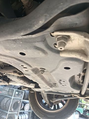 Viga de suspensão dianteira (plataforma veicular) 9833289680 PEUGEOT