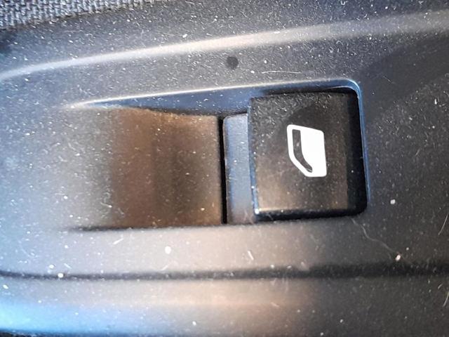 Unidade de botões dianteira esquerda de controlo de elevador de vidro 98421760ZD PEUGEOT