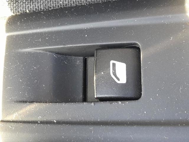 Unidade de botões dianteira esquerda de controlo de elevador de vidro 98421760ZD PEUGEOT