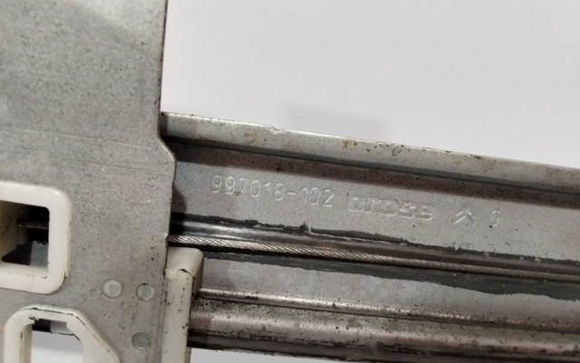 Mecanismo de acionamento de vidro da porta dianteira esquerda 997018102 PEUGEOT