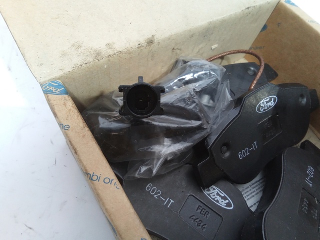 Sapatas do freio dianteiras de disco 9S512K021AA FORD