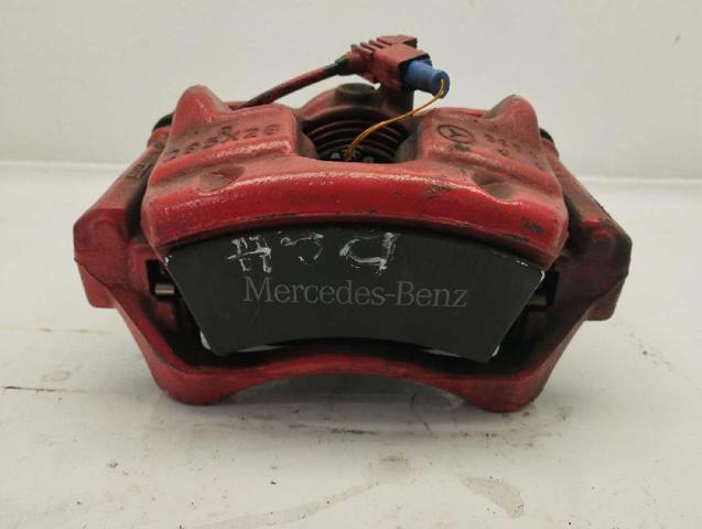 Suporte do freio dianteiro direito A0004214081 MERCEDES