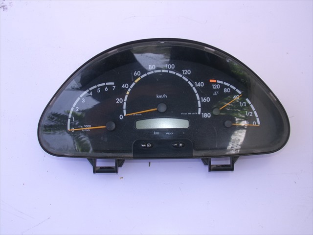 Painel de instrumentos (quadro de instrumentos) A0014468521 MERCEDES