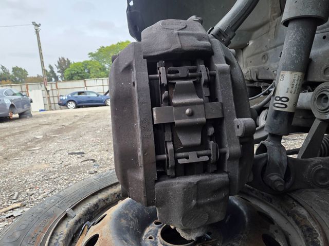 Suporte do freio dianteiro esquerdo A0024202183 MERCEDES