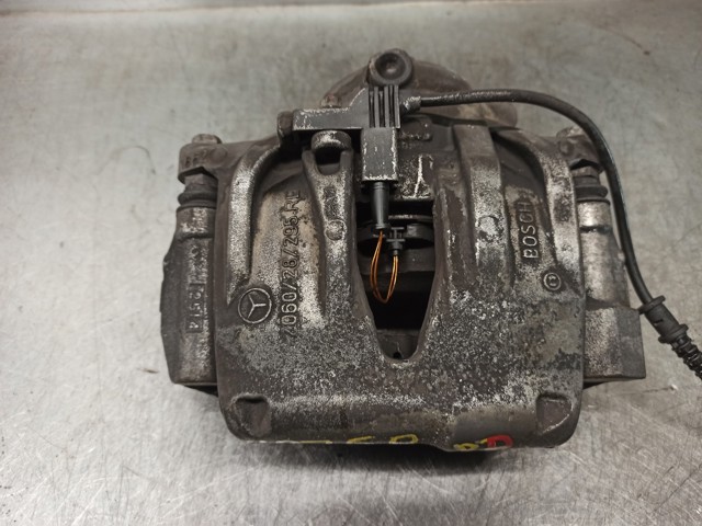 Suporte do freio dianteiro direito A0024204283 MERCEDES
