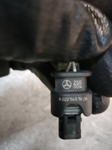 Conector universal A0225451926 MERCEDES
