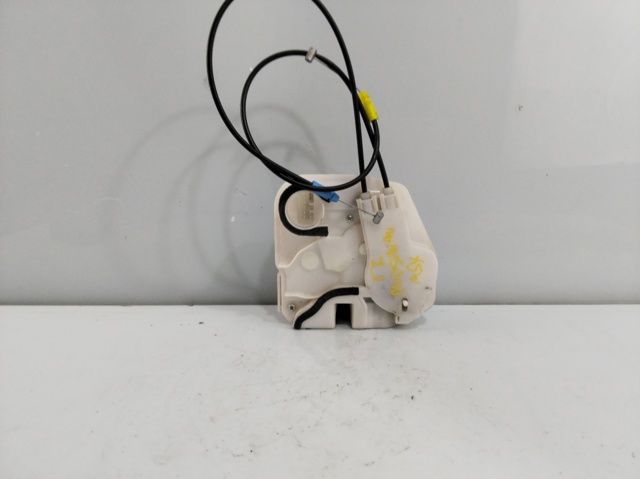 Fecho da porta dianteira direita A047218 MITSUBISHI