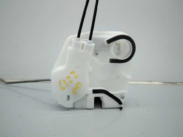 Fecho da porta dianteira direita A047218 MITSUBISHI