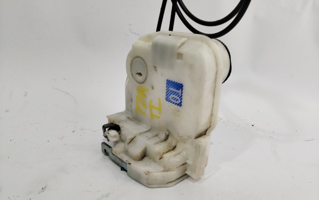 Fecho da porta dianteira direita A047218 MITSUBISHI
