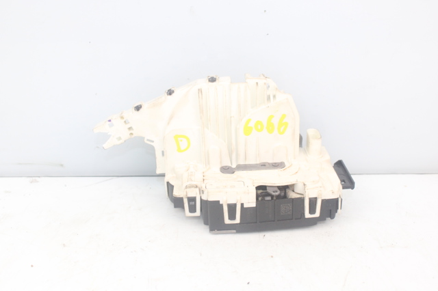 Fecho da porta dianteira esquerda A0997201901 MERCEDES