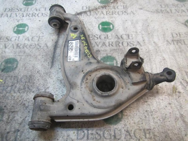 Braço oscilante inferior esquerdo de suspensão dianteira A1403304207 MERCEDES