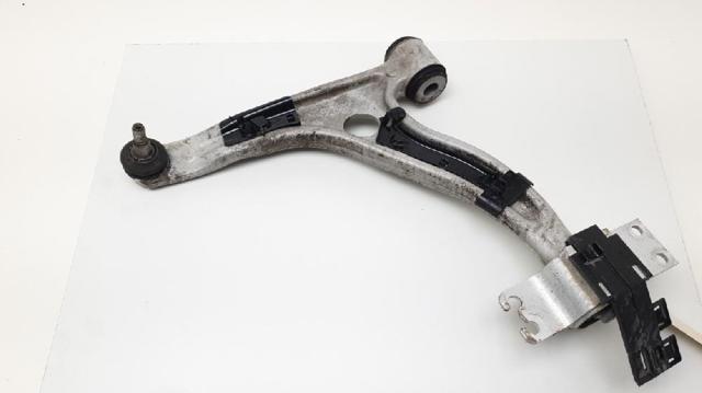 Braço oscilante inferior esquerdo de suspensão dianteira A1563300100 MERCEDES
