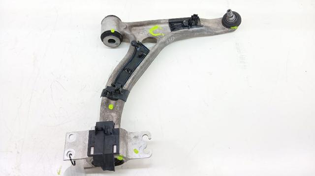 Braço oscilante inferior direito de suspensão dianteira A1563300200 MERCEDES