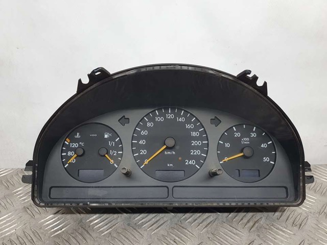 Painel de instrumentos (quadro de instrumentos) A1635404011 MERCEDES