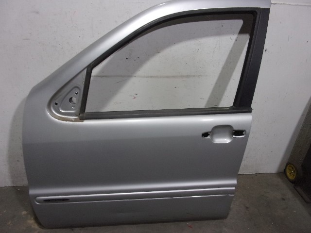 Porta dianteira esquerda A1637201505 MERCEDES