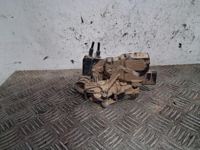 Fecho da porta traseira direita A1637301035 MERCEDES
