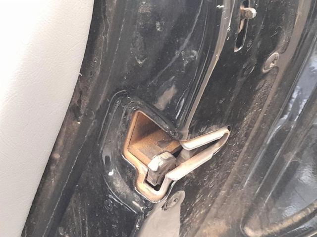 Fecho da porta traseira direita A1637302235 MERCEDES