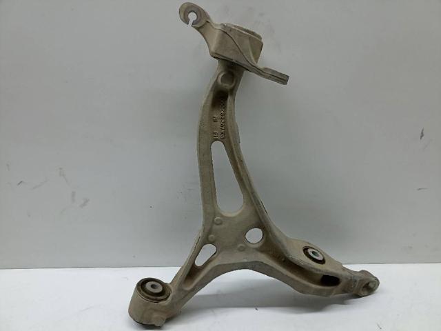 Braço oscilante inferior esquerdo de suspensão dianteira A1643302907 MERCEDES