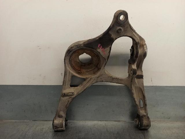 Braço oscilante inferior direito de suspensão traseira A1643500706 MERCEDES