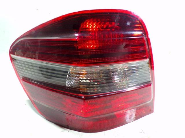Lanterna traseira esquerda A1648202164 MERCEDES
