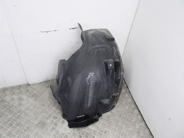 Guarda-barras direito traseiro do pára-lama dianteiro A1648841022 MERCEDES