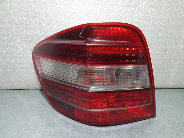 Lanterna traseira esquerda A1649061100 MERCEDES