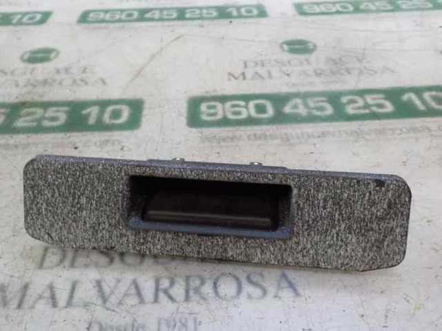 Puxador externo de tampa de porta-malas (de 3ª/5ª porta traseira) A1667500993 MERCEDES