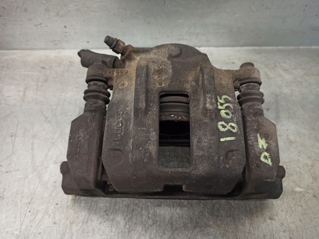 Suporte do freio dianteiro esquerdo A1684200283 MERCEDES