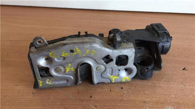 Fecho da porta traseira direita A1687301635 MERCEDES