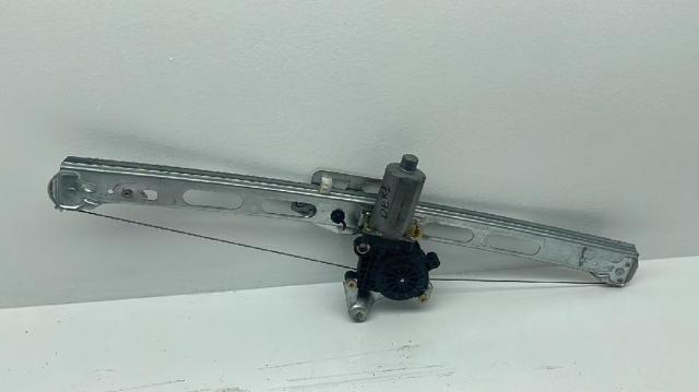 Motor de acionamento de vidro da porta dianteira direita A1688201042 MERCEDES