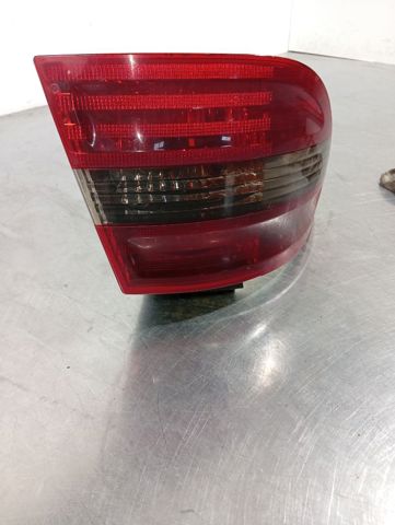 Lanterna traseira esquerda externa A1698202564 MERCEDES